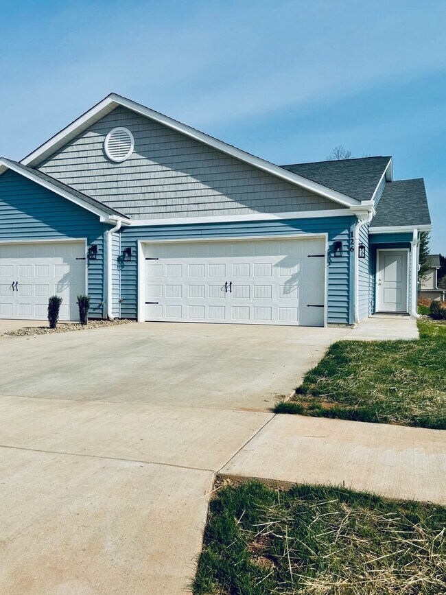 Building Photo - 125 Brawley Villas Place