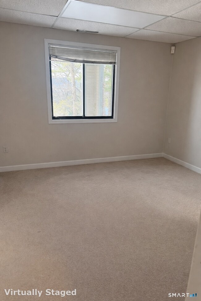 Building Photo - 8 Crossroads Ln