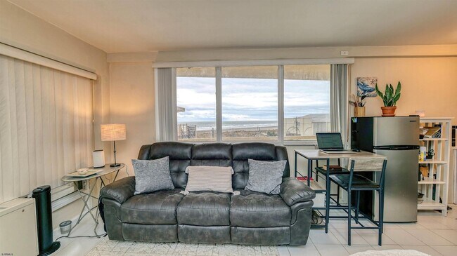 Building Photo - 108 S Montpelier Ave