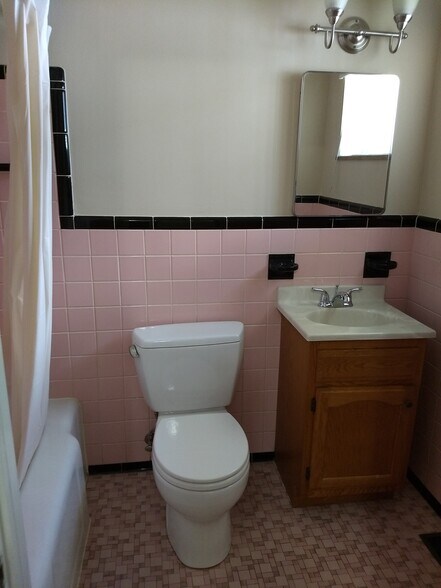 Building Photo - 284 North Ave