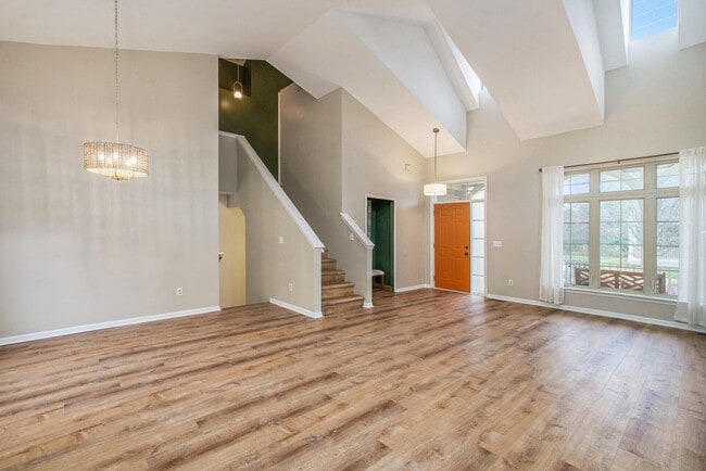 Building Photo - 5660 Versailles Ave