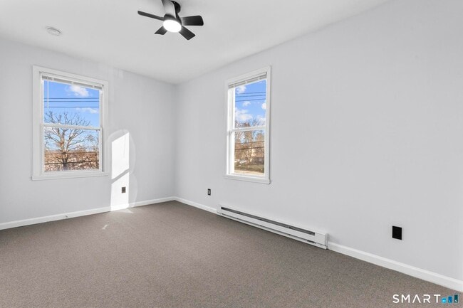 Building Photo - 1380 Bank St