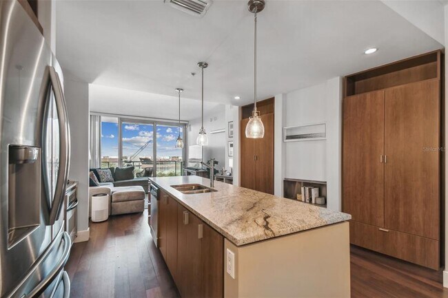 Building Photo - 912 Channelside Dr