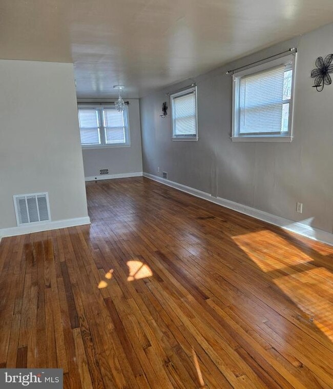 Building Photo - 7801 Hillsway Ave