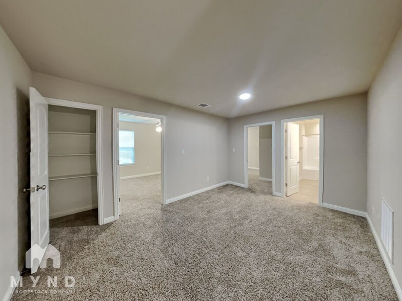 Building Photo - 700 Rolling Terrace Cir