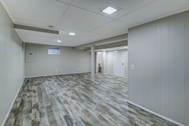 Building Photo - 3 Bed 2.5 Bathroom - Chevy Chase Rancher -...