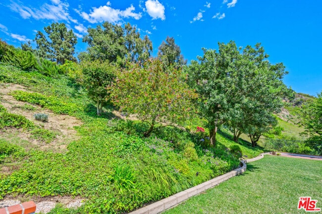 Building Photo - 1190 Bienveneda Ave