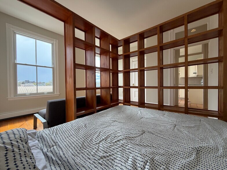 Building Photo - 367 Somerville Ave