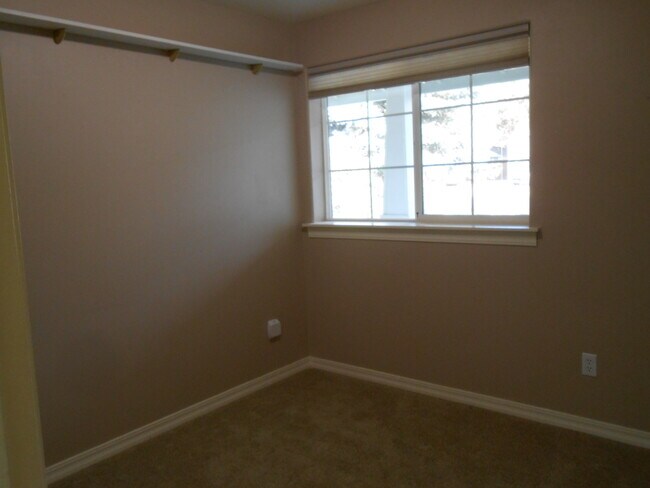 Building Photo - 2396 NE Desert Willow Ct