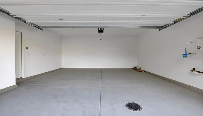 Building Photo - 37 Alamere Falls Dr