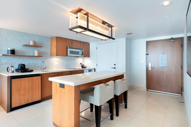Building Photo - 6801 Collins Ave