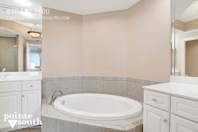 Building Photo - 608 Lost 701C