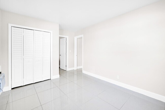 Building Photo - 431 W Camino Real