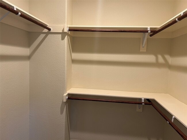 Building Photo - 204 Pearl Ln