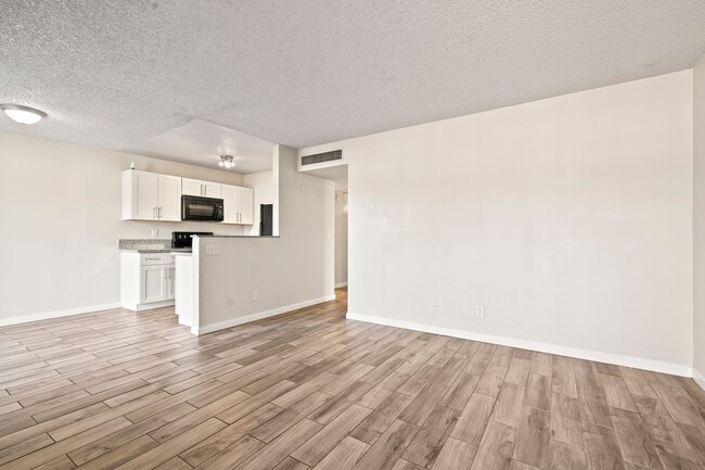 Building Photo - 3032 N Edith Blvd