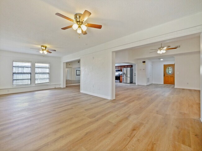 Building Photo - 7970 Glen Abbey Cir