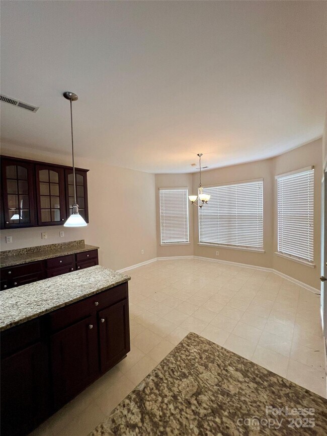 Building Photo - 7001 Mountain Top Ct