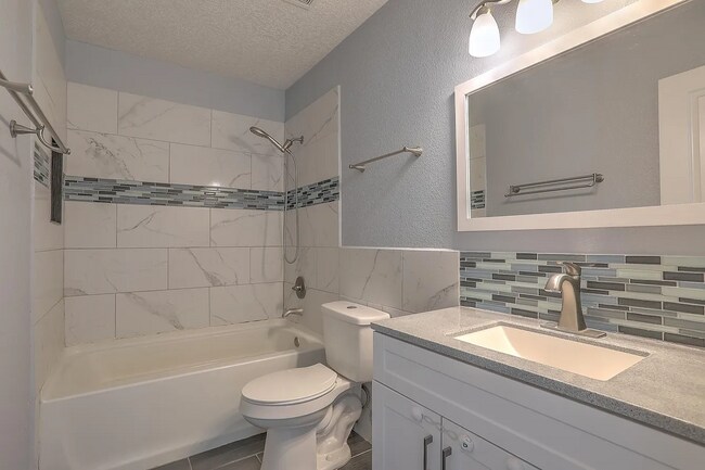 Building Photo - 3 Bed 2 Bath Near Cottonwood Mall
