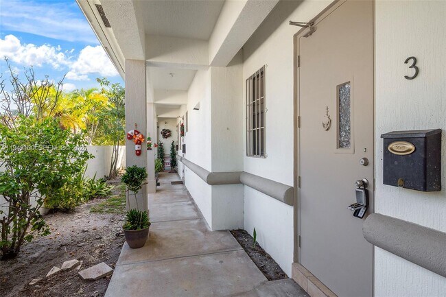 Building Photo - 1730 Thomas St