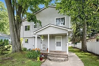 Building Photo - 39846 Shoreline Dr