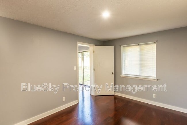 Building Photo - 1100 Wolf Trap Rd