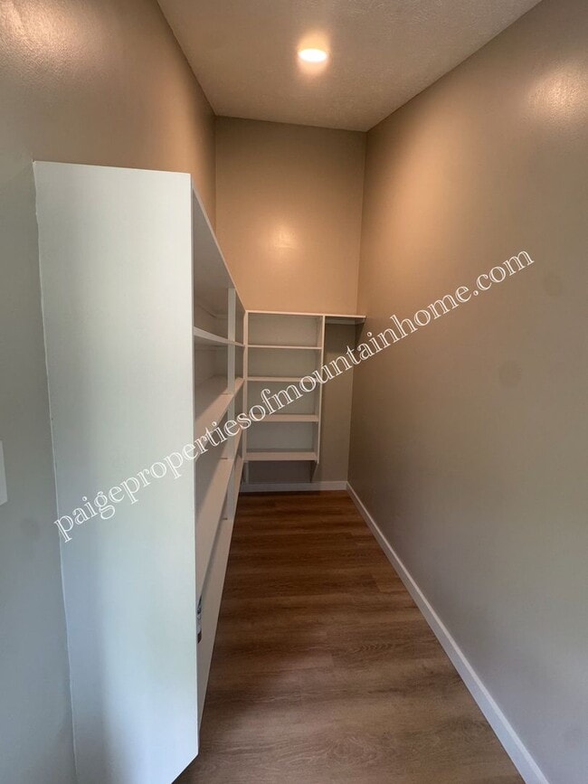 Building Photo - 133 CR 606