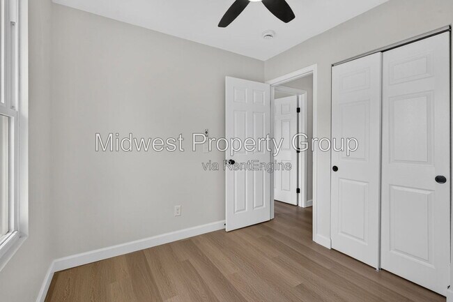 Building Photo - 13 S Perry Cir