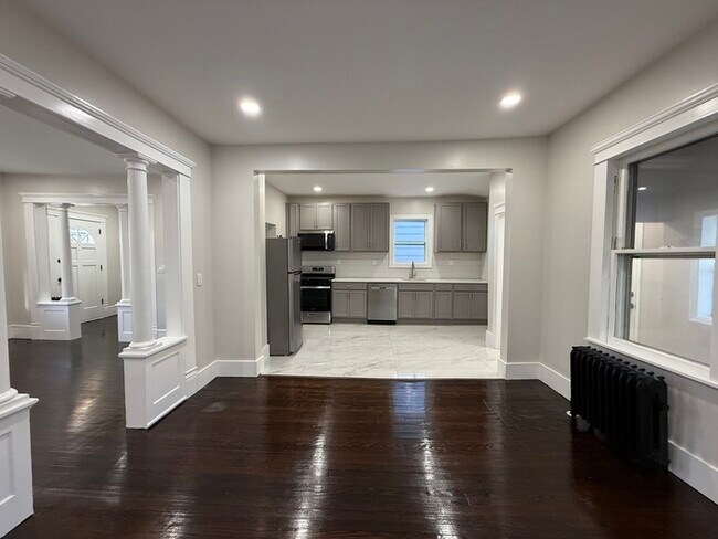 Primary Photo - 438 Neville St