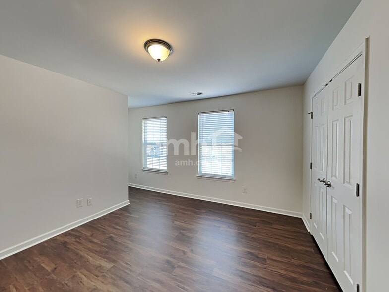 Building Photo - 4462 Roundwood Ct