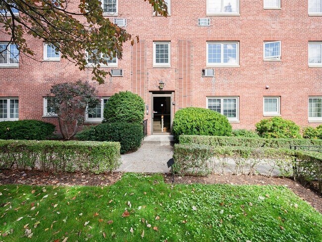 Primary Photo - 32 St Paul St