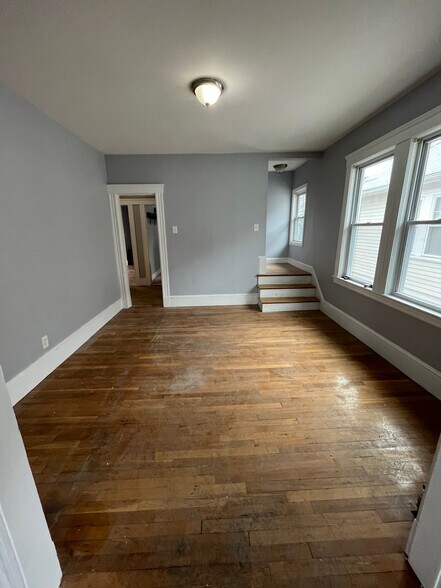 Building Photo - 70 Brentwood St