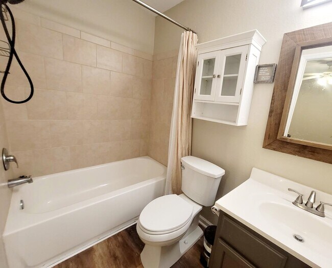 Building Photo - 741 White Dr