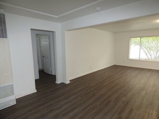 Building Photo - 4772/4776/4782 Sunnyview Rd NE Salem, OR 97305