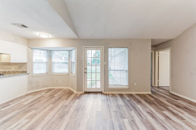 Building Photo - Move-In Ready 3BR/2BA in Baytown – 1,472 Sq Ft with Private Yard & Garage