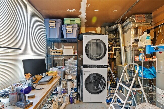 Building Photo - Unique 3BR / 1.5BA Mid-Century Townhome in Reston’s Iconic Hickory Cluster