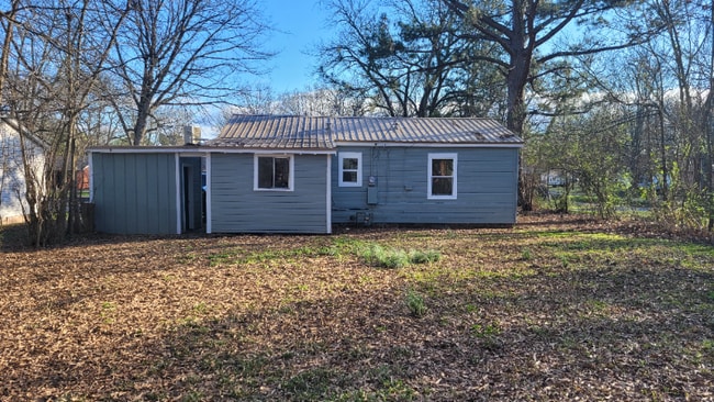 Building Photo - 208 W Chester St