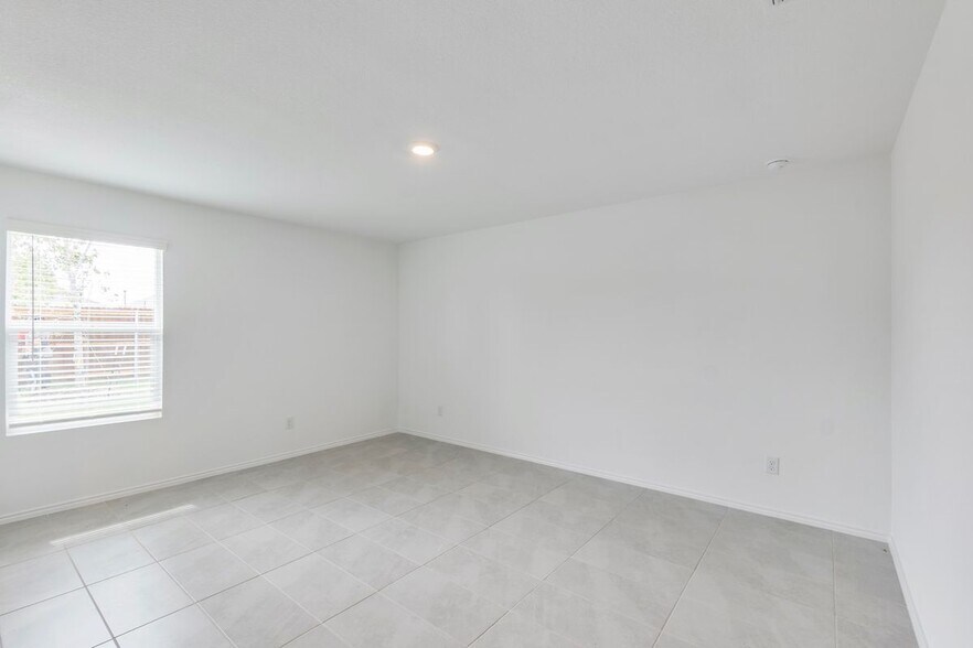 Building Photo - 7769 Ruellia Rd