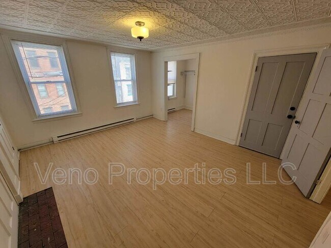 Building Photo - 3 Ashland Pl