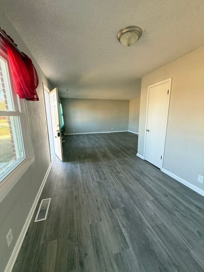 Building Photo - 3 bed 1 bath