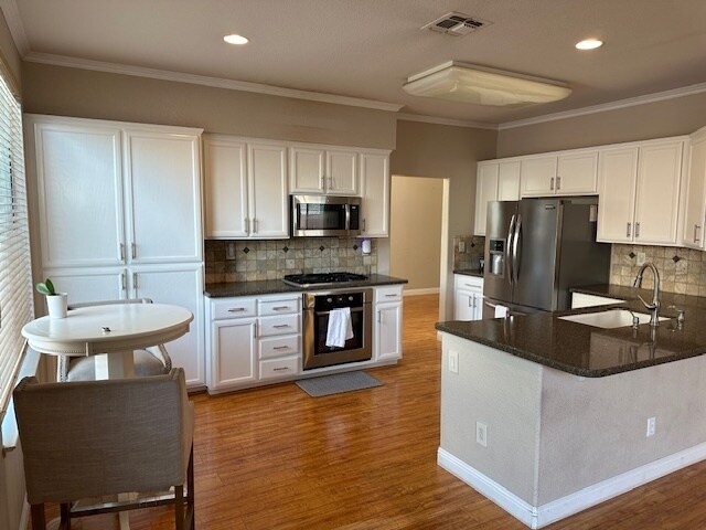 Building Photo - Lodi 4 Bedroom 3 Bathrom Home with a Pool