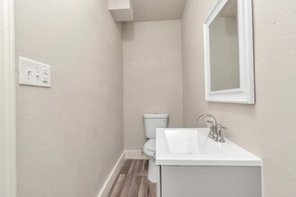 Building Photo - 211 Stiles St