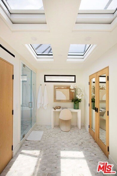 Building Photo - 642 Via Lido Nord