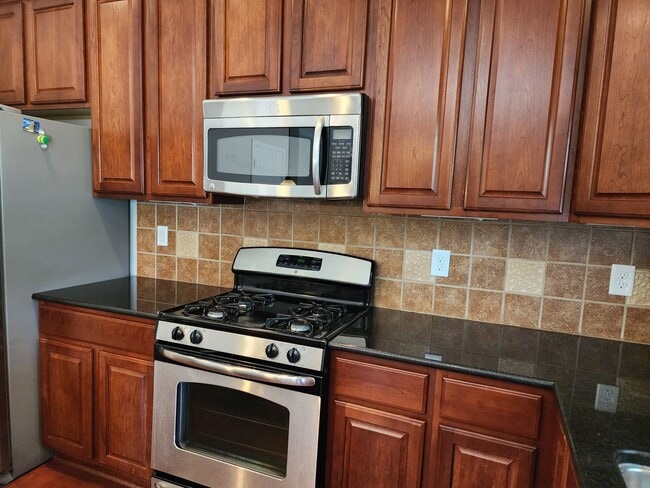 Building Photo - Quaint 4-Bedroom Home