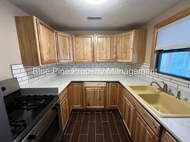 Building Photo - 1080 Halsey St