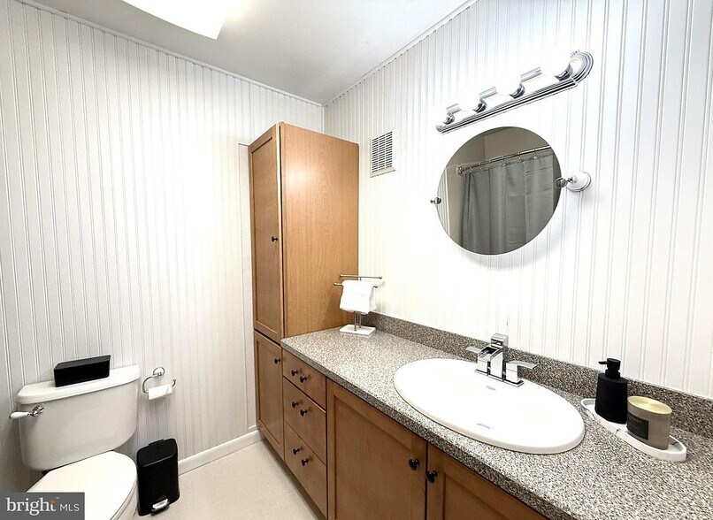 Building Photo - 5020 W Brigantine Ct