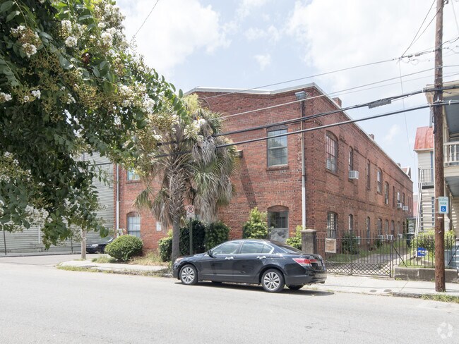 Building Photo - 76 Nassau St