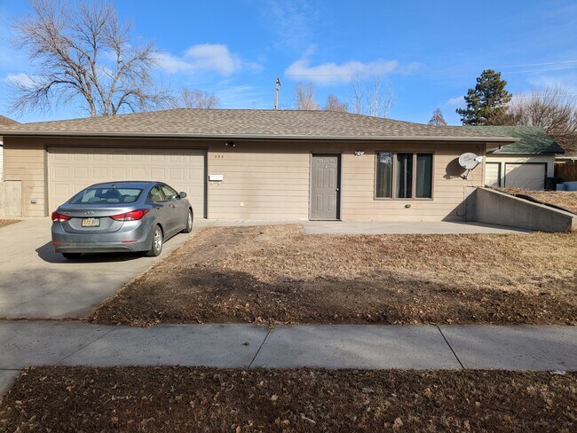 Front of House - 305 E Lawler Ave