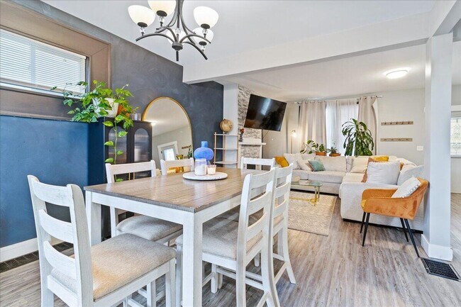 Building Photo - 40 S Richardson Ave