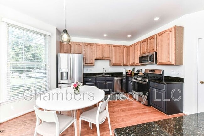 Building Photo - 46342 Summerhill Pl