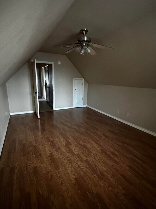 Building Photo - 431 Puig Dr